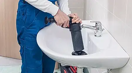 antalya-su-tesisati , tikaniklik-acma Bakı lavabo tıkanıklığı açma işlemi yapan uzman tesisatçı.